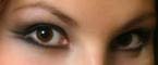 yeux avec des paupières plates
